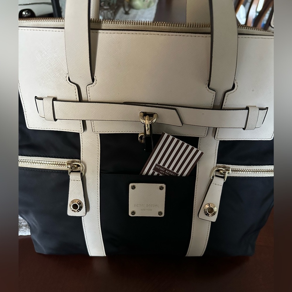 Gorgeous HTF Henri Bendel Black & Ivory 3 Way JETSETTER Crossbody Backpack Mint! - Picture 11 of 16